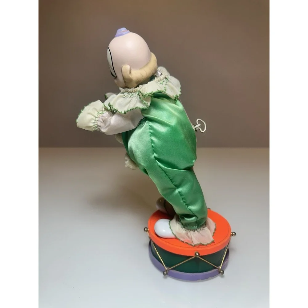 Victoria Ashlea Originals Benny Clown Music Box Plays Send In The Clowns